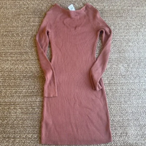NWT Abercrombie & Fitch Ribbed Mauve Knit Dress - Small - Picture 3 of 4